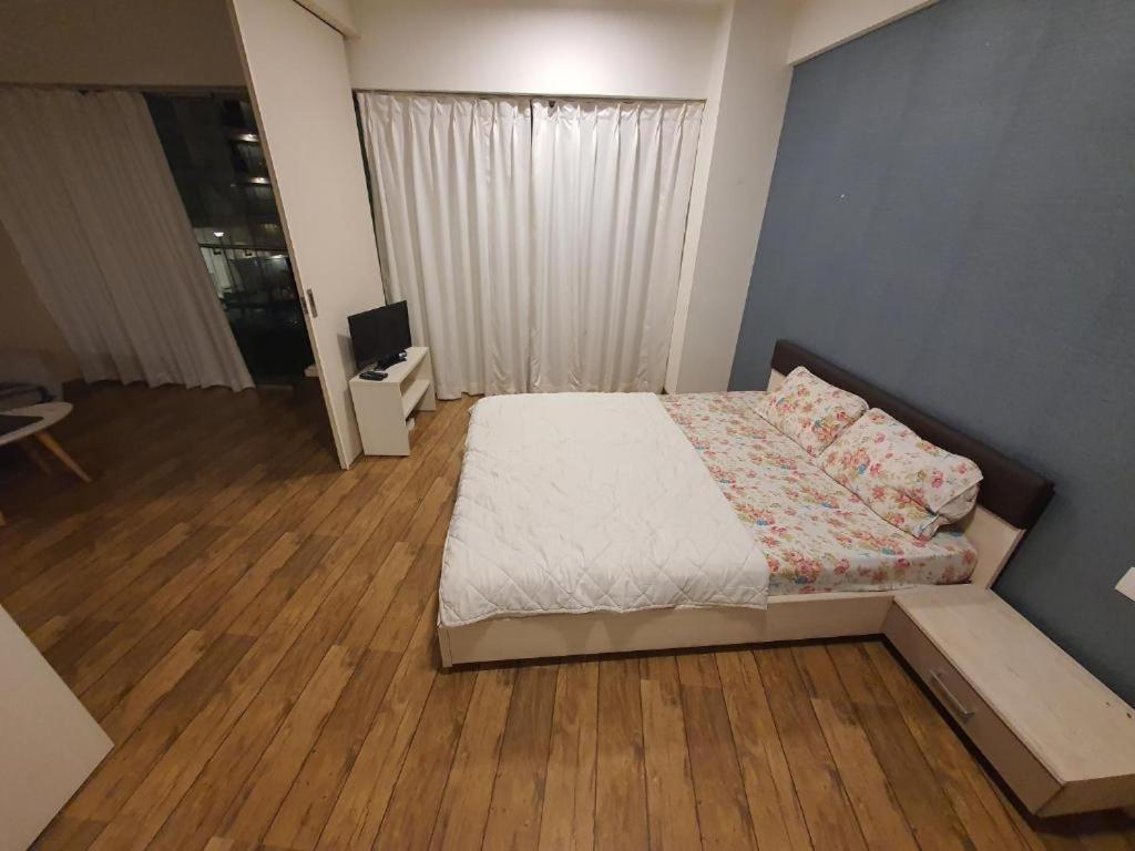 Homestays At Rajhans Belliza Near Airport Surat Exterior foto