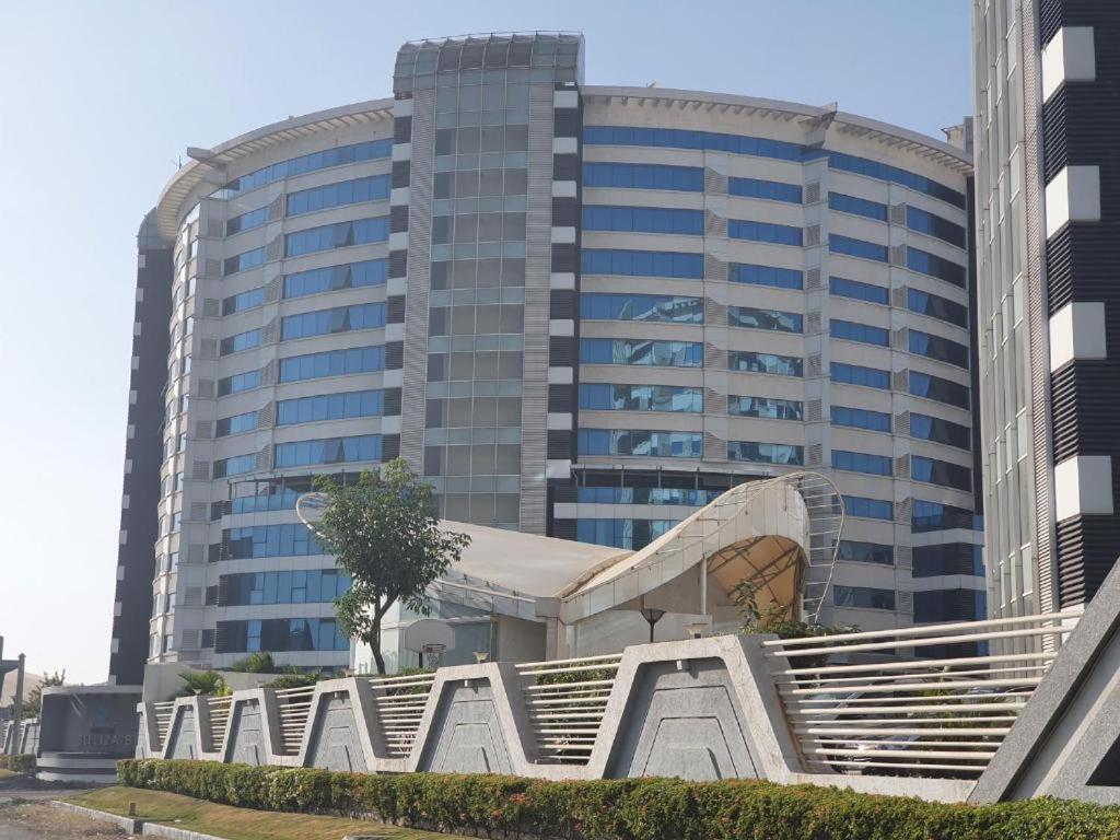 Homestays At Rajhans Belliza Near Airport Surat Exterior foto